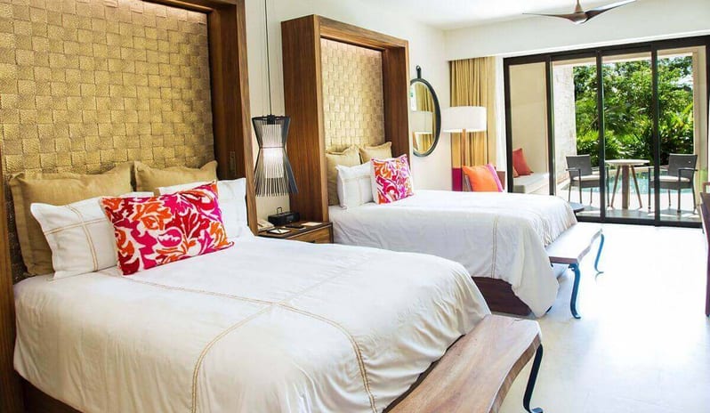 SECRETS AKUMAL JUNIOR SUITE SWIM OUT KING